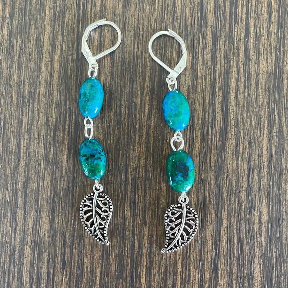 HAND CRAFTED EARRINGS Dangling Turquoise Dyed Stone Ovals Silver Plated Leave